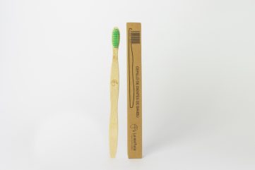 LA ECOTUCA CEPILLO BAMBU ADULTO -SUAVE- VERDE ECO